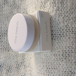 RMS Beauty UnCoverup Concealer in 22.5, 5.67g/0.20oz